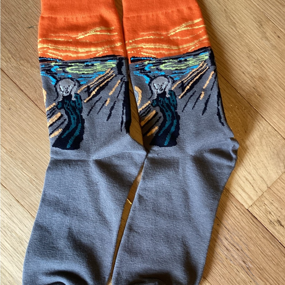 B1G1FREE.  Artful unisex socks adaptation of the Scream.  fun in gray/orange